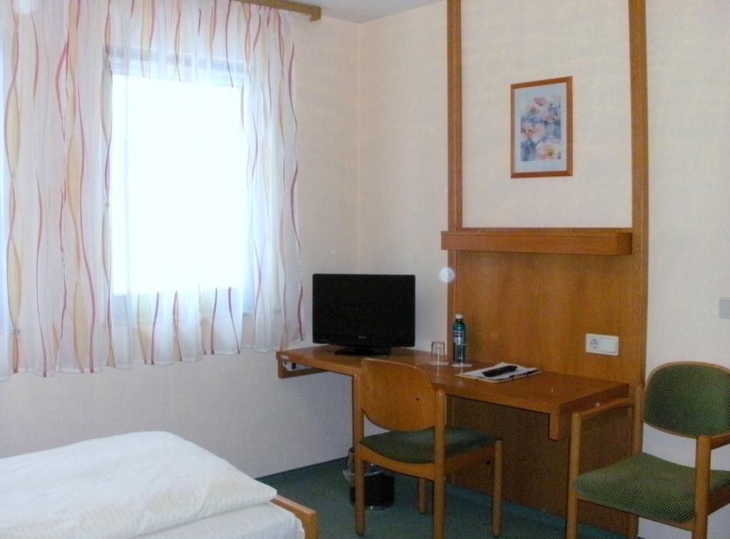 Gasthof Landhotel Gruner Baum Cadolzburg Phòng bức ảnh