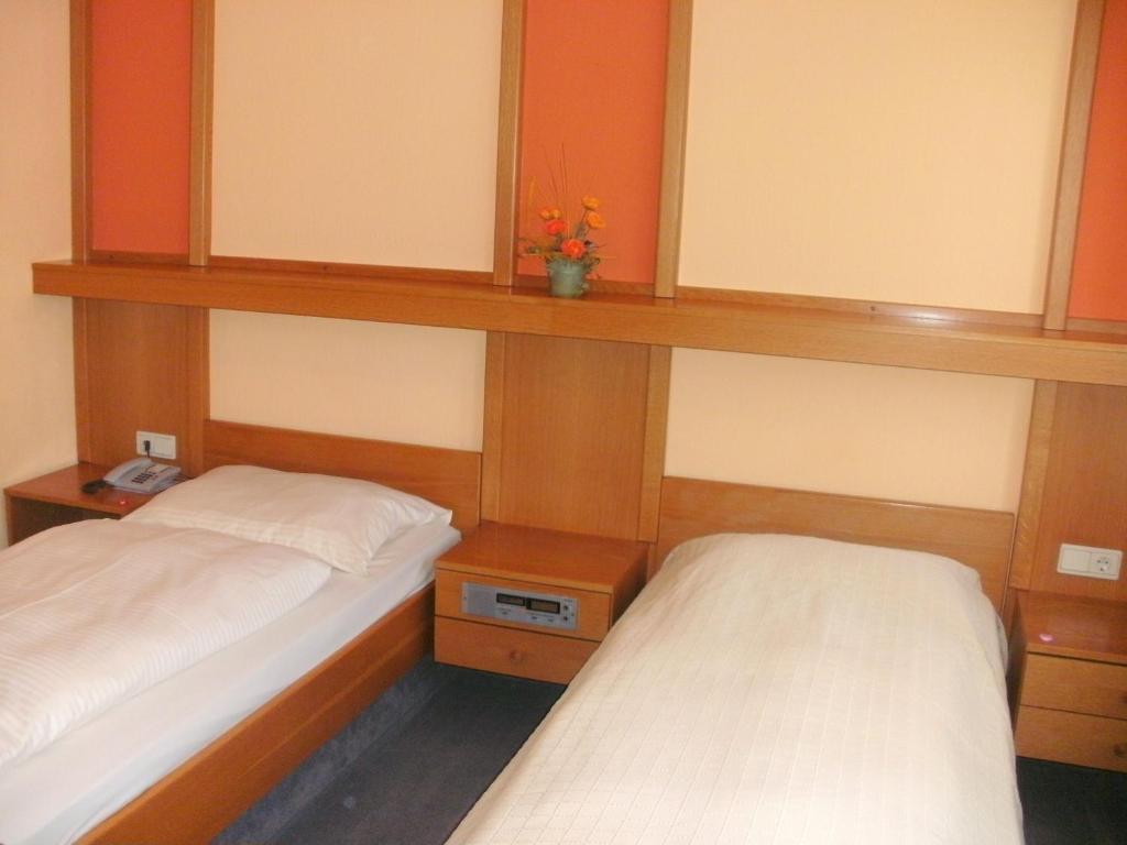 Gasthof Landhotel Gruner Baum Cadolzburg Phòng bức ảnh