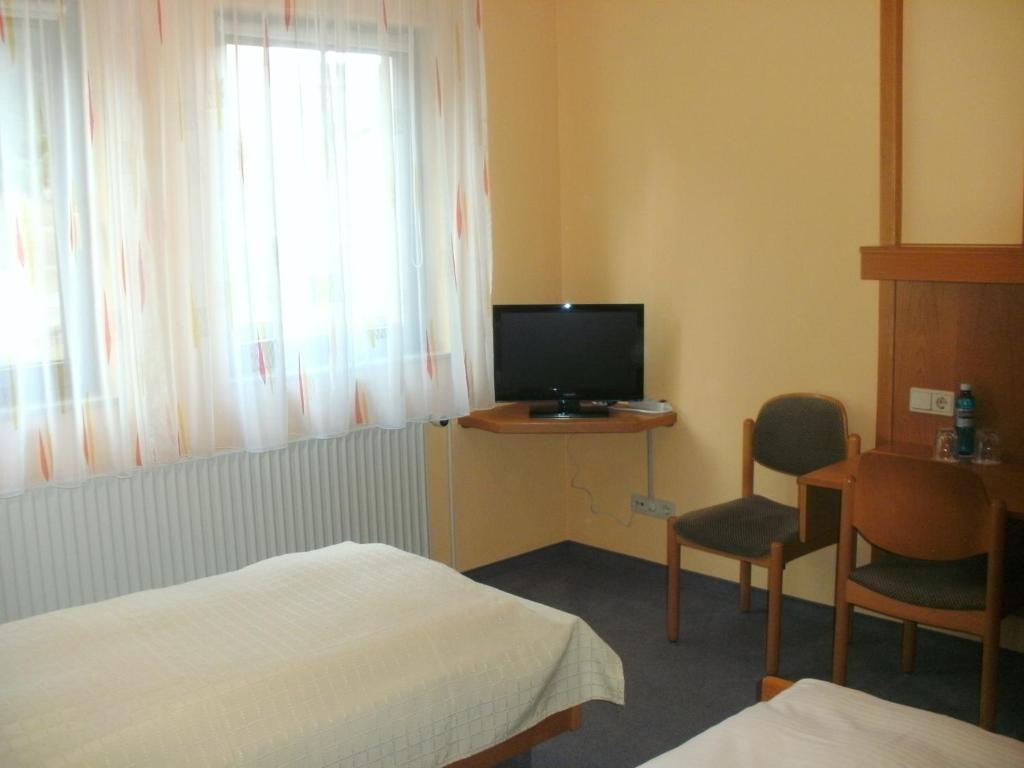 Gasthof Landhotel Gruner Baum Cadolzburg Phòng bức ảnh