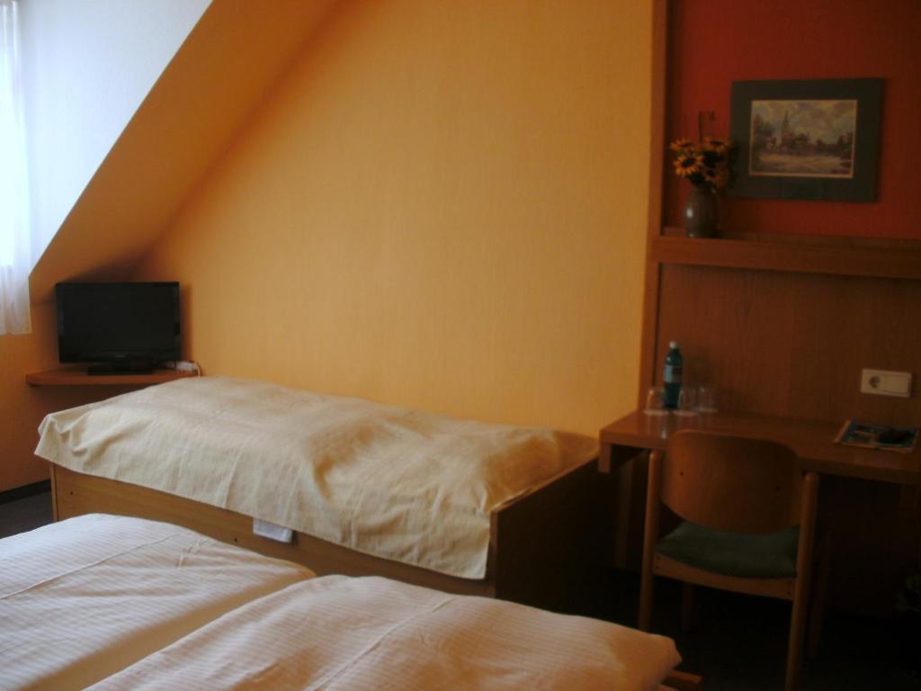 Gasthof Landhotel Gruner Baum Cadolzburg Phòng bức ảnh