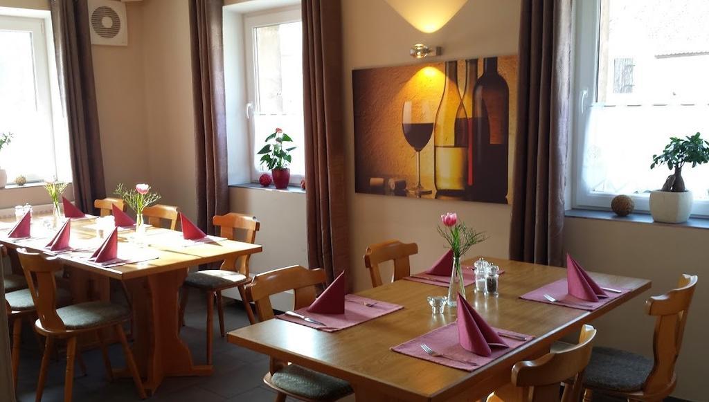 Gasthof Landhotel Gruner Baum Cadolzburg Ngoại thất bức ảnh