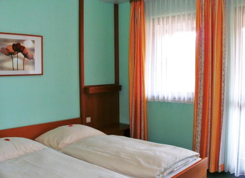 Gasthof Landhotel Gruner Baum Cadolzburg Ngoại thất bức ảnh