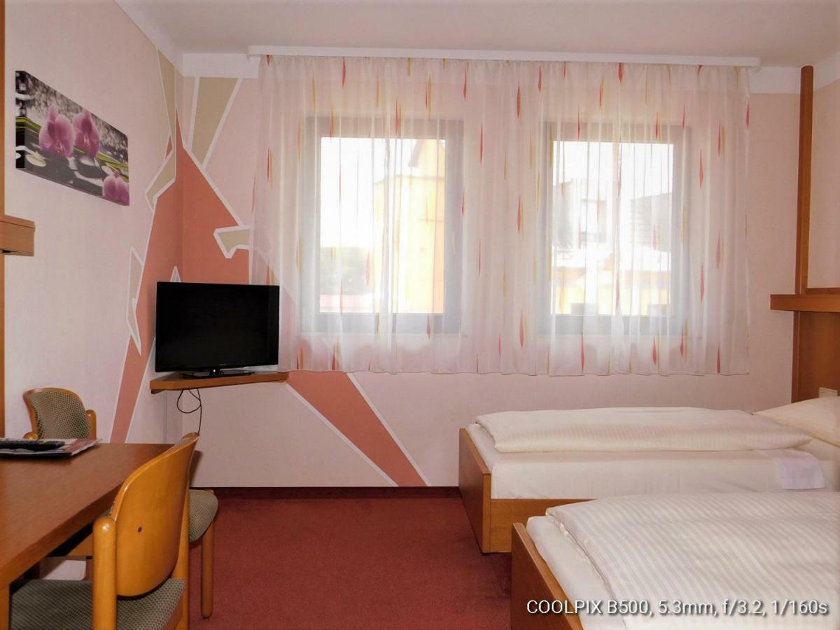 Gasthof Landhotel Gruner Baum Cadolzburg Ngoại thất bức ảnh